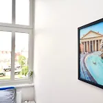 Mmrent Roma Homestay *